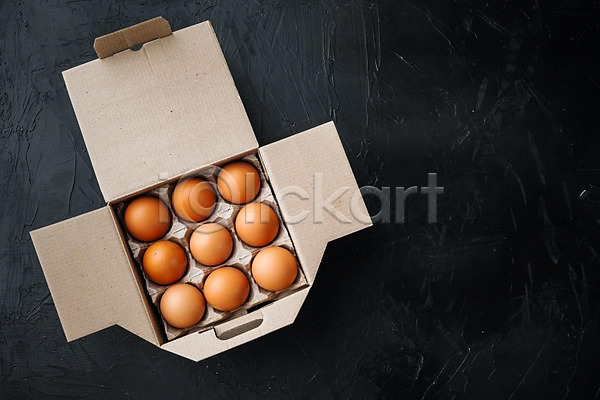 사람없음 JPG 포토 하이앵글 해외이미지 검은배경 계란 계란판 상자 실내 음식 카피스페이스