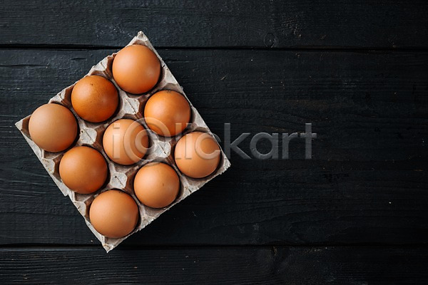 사람없음 JPG 포토 해외이미지 검은배경 계란 계란판 실내 음식 카피스페이스