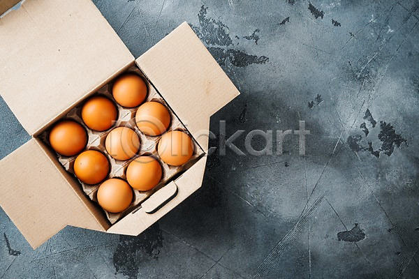 사람없음 JPG 포토 하이앵글 해외이미지 계란 계란판 상자 실내 음식 카피스페이스 회색배경