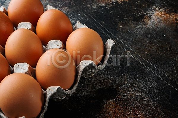 사람없음 JPG 근접촬영 포토 해외이미지 검은배경 계란 계란판 실내 음식