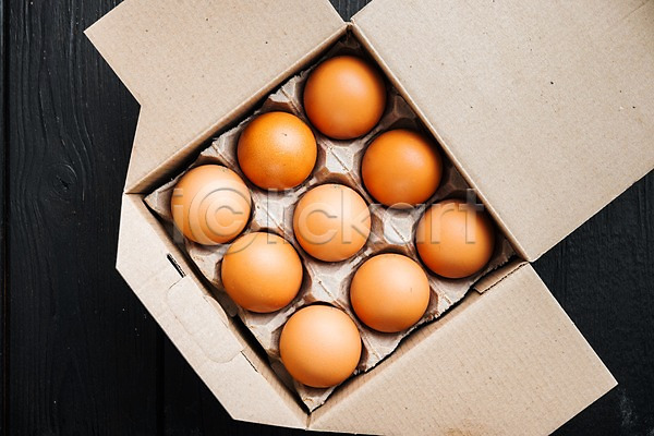 사람없음 JPG 포토 하이앵글 해외이미지 검은배경 계란 계란판 상자 실내 음식
