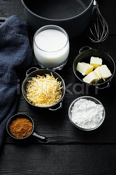 사람없음 JPG 포토 해외이미지 거품기 검은배경 그릇 라자냐 버터 식재료 실내 우유 이탈리아음식 잔 천(직물) 치즈