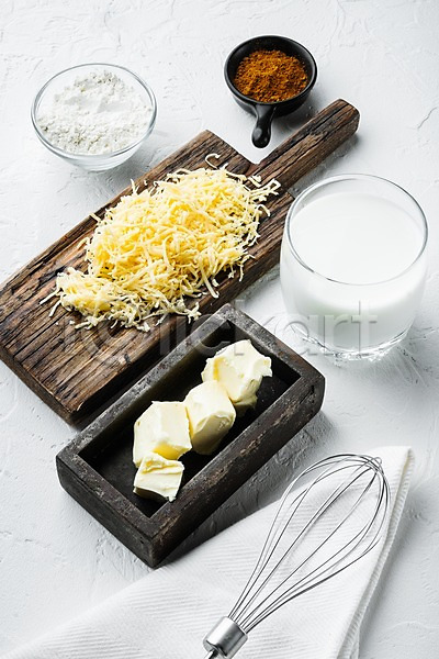 사람없음 JPG 포토 해외이미지 거품기 나무도마 나무상자 라자냐 버터 식재료 실내 우유 이탈리아음식 잔 천(직물) 치즈 휘핑기 흰배경