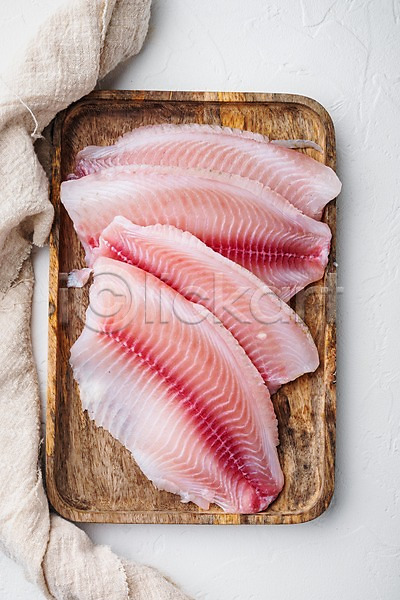 신선 사람없음 JPG 포토 하이앵글 해외이미지 나무쟁반 날것 생선회 식탁보 실내 틸라피아 흰배경