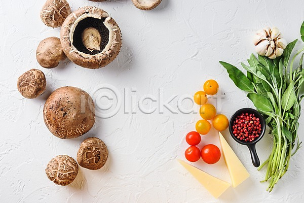 사람없음 JPG 포토 하이앵글 해외이미지 그릇 방울토마토 실내 양송이 채소 치즈 후추 흰배경
