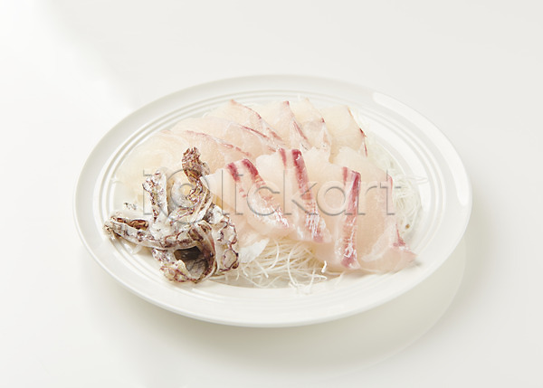 사람없음 JPG 포토 껍질 날것 도미 생선회 스튜디오촬영 실내 음식 접시 흰배경