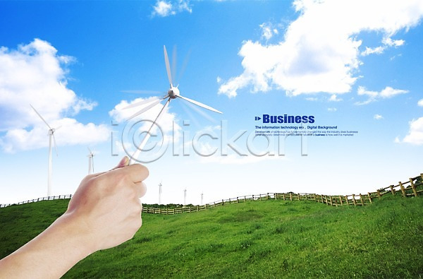 신체부위 한명 3D PSD 편집이미지 구름(자연) 들기 발전기 손 식물 에너지 울타리 잔디 초원(자연) 편집 풀(식물) 풍력에너지 하늘