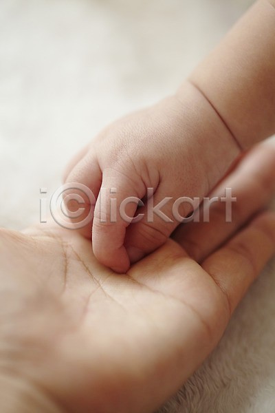 두명 사람 신체부위 아기 여자 JPG 근접촬영 아웃포커스 포토 딸 손 손가락 손바닥 신체 엄마 자녀 자식