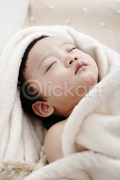 남자 남자만 남자아기만 남자아기한명만 남자한명만 동양인 사람 아기 아기만 한국인 한명 JPG 포토 낮잠 눈감음 눕기 담요 상반신 수면 스튜디오촬영 실내 어린이라이프 이불 잠
