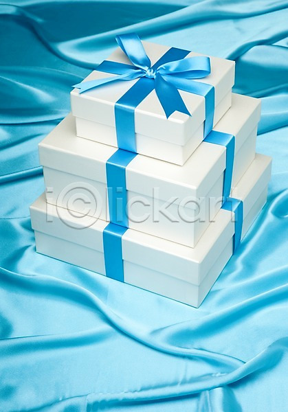 사람없음 JPG 포토 기념일 리본 상자 선물 선물상자 선물포장 스튜디오촬영 실내 실크 오브젝트 이벤트 장식 천(직물) 컬러 파란색 포장 하늘색