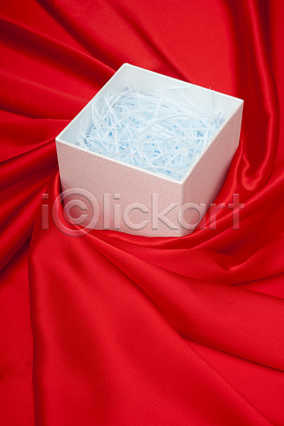 사람없음 JPG 포토 빨간색 상자 선물 선물상자 선물포장 스튜디오촬영 실내 오브젝트 오픈 이벤트 장식 컬러 포장