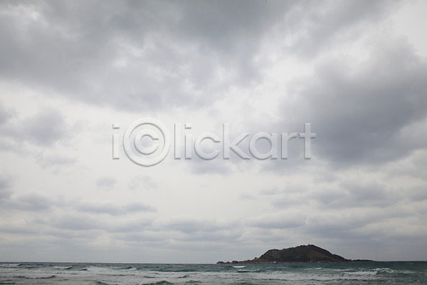 사람없음 JPG 포토 구름(자연) 먹구름 물결 바다 섬 야외 자연 제주도 주간 파도 풍경(경치) 하늘 한국 해변 흐림