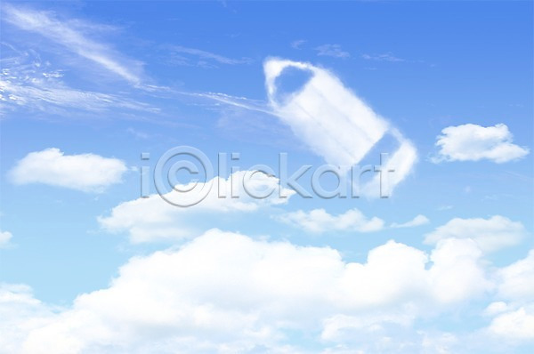 사람없음 PSD 편집이미지 구름(자연) 모양 백그라운드 색연필 야외 연필 자연 자연요소 주간 풍경(경치) 필기구 하늘