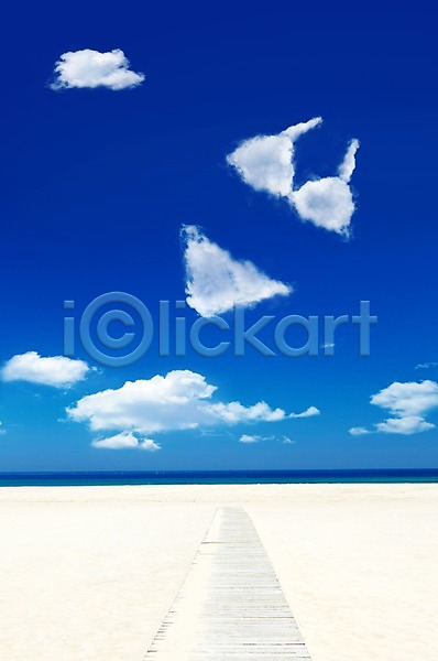 사람없음 PSD 편집이미지 구름(자연) 모래 모래사장 모양 바다 백그라운드 비키니 수영복 야외 자연 자연요소 주간 풍경(경치) 하늘 해변