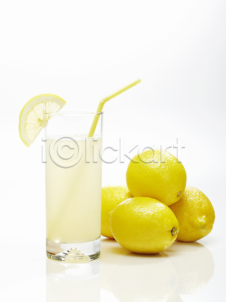 사람없음 JPG 포토 과일 과일주스 단면 레모네이드 레몬 빨대 스튜디오촬영 슬라이스 실내 음료 음식 잔 장식 조각 조각(피스) 주스 컵