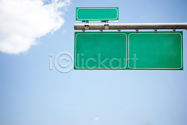 사람없음 JPG 포토 교통표지 구름(자연) 기호 도로표지판 명령 안내 알림판 야외 주간 지시 초록색 컬러 표지판 하늘