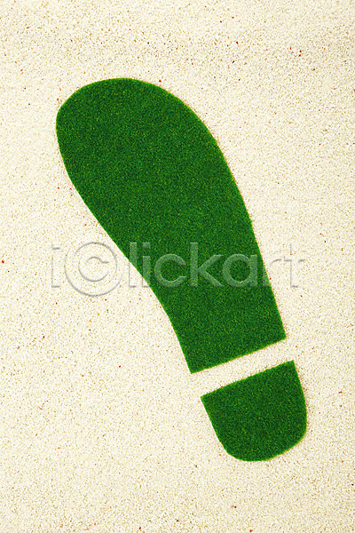 사람없음 JPG 포토 하이앵글 모래 발 발바닥 발자국 백그라운드 스튜디오촬영 식물 식물백그라운드 신발 실내 잔디 초록색 컬러 흔적(자국)