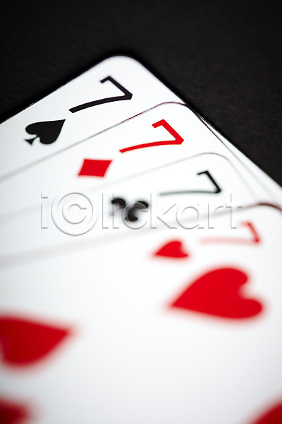 사람없음 JPG 근접촬영 아웃포커스 포토 7 검은색 게임 기호 놀이용품 다이아몬드 도박 모양 무늬 문자 빨간색 숫자 스튜디오촬영 스페이스 실내 오브젝트 카지노 컬러 트럼프 포커 하트