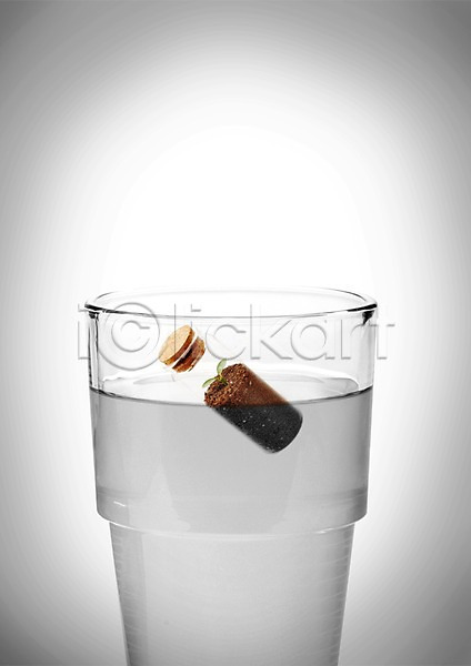 사람없음 PSD 편집이미지 마개 물 물컵 병(담는) 새싹 수면 식물 유리병 음료 잔 컵 풀(식물) 흙