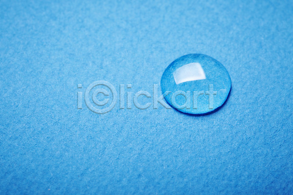 사람없음 JPG 포토 모양 물 물방울 백그라운드 스튜디오촬영 실내 액체 액체표현 컨셉 컬러 파란배경 파란색 표현