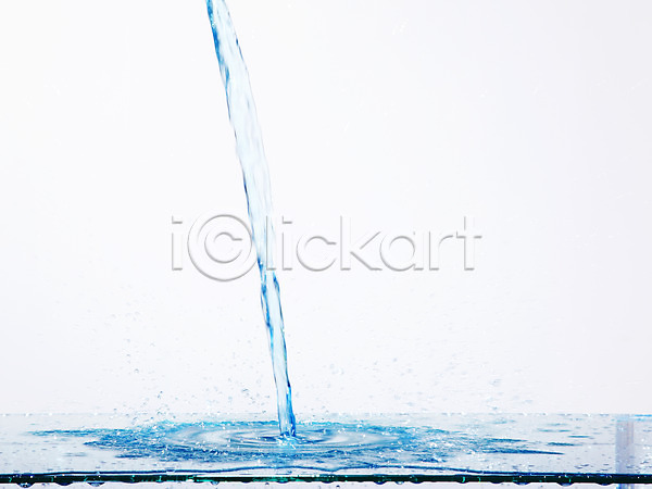 떨어짐 흐름 사람없음 JPG 순간포착 포토 모양 물 물결 물방울 물줄기 백그라운드 번짐 선 선반 스튜디오촬영 실내 액체 액체표현 컨셉 컬러 탁자 파란색 표현