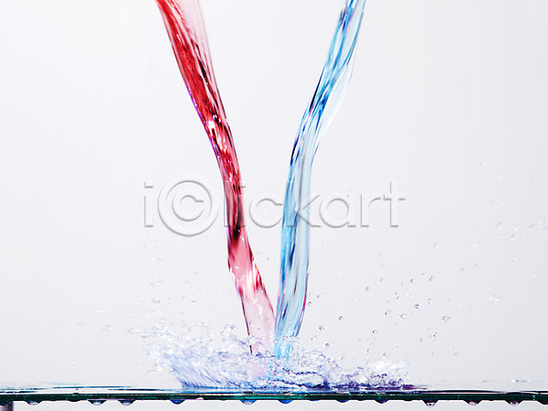 떨어짐 흐름 사람없음 JPG 순간포착 포토 모양 물 물결 물방울 물줄기 백그라운드 번짐 빨간색 선 선반 스튜디오촬영 실내 액체 액체표현 컨셉 컬러 탁자 파란색 표현