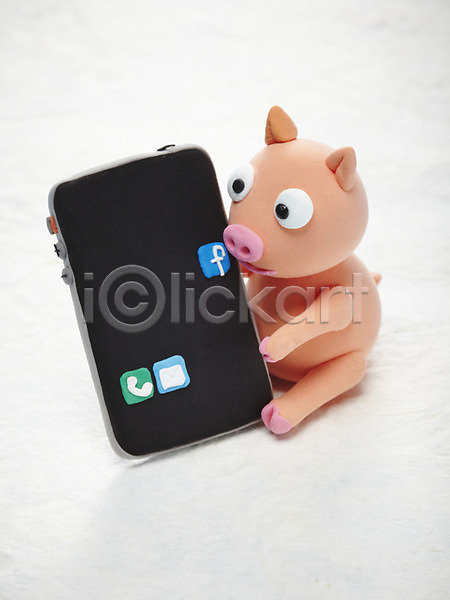 귀여움 사람없음 JPG 포토 동물인형 동물캐릭터 돼지 스마트폰 스튜디오촬영 실내 오브젝트 클레이아트 한마리