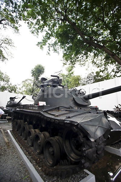 사람없음 JPG 포토 나무 대포 동남아시아 박물관 베트남 식물 아시아 야외 유적 자연 장갑차 전시 전쟁 주간 탱크 풍경(경치) 해외 해외풍경