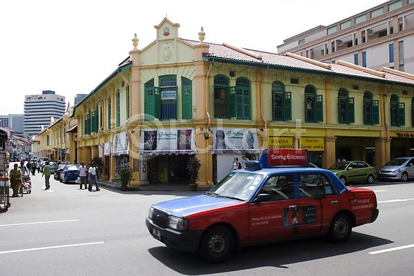여러명 외국인 JPG 포토 거리 거리풍경 건물 건축물 도로 도시 도시풍경 보행자 상점 싱가폴 아시아 야외 자동차 주간 택시 풍경(경치) 해외 해외풍경