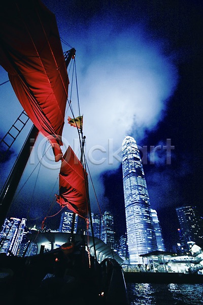 화려 사람없음 JPG 로우앵글 포토 건물 돛단배 바다 배(교통) 범선 빌딩 수상교통 아쿠아루나 야간 야경 야외 조명 풍경(경치) 해변 해외 해외풍경 홍콩
