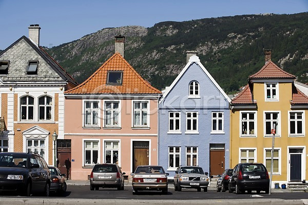 사람없음 JPG 포토 건물 건축 건축물 고건축 교통 교통수단 노르웨이 북유럽 야외 유럽 유럽풍경 자동차 자연 주간 주택 차(자동차) 풍경(경치) 해외풍경