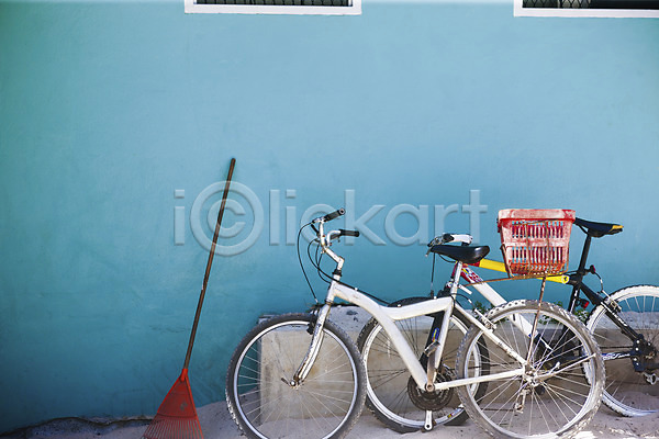 사람없음 JPG 포토 갈퀴 농기구 담장 바이크 백그라운드 생활용품 세이셸 야외 외벽 자전거 주간 주택 풍경(경치) 해외 해외풍경