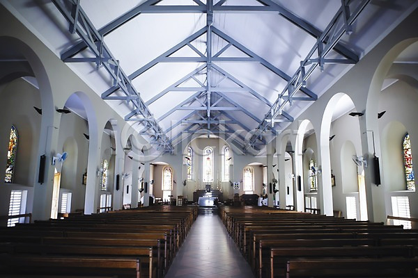 사람없음 JPG 포토 건물 건축물 교회 세이셸 실내 원근감 의자 인테리어 종교 종교시설 주간 천장 해외