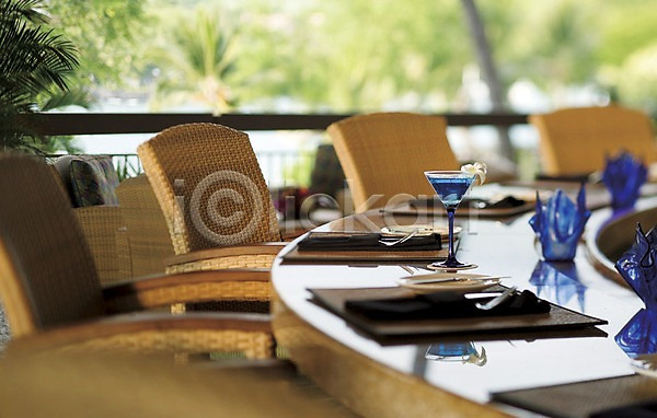 준비 사람없음 JPG 아웃포커스 포토 나이프 식당 실내 음료 의자 잔 장식 접시 주간 칵테일 탁자 포크
