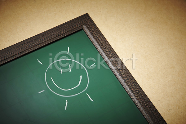 사람없음 JPG 포토 미소(표정) 백그라운드 스튜디오촬영 실내 웃음 칠판 컨셉 태양 표정 해