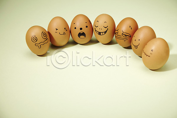 사람없음 JPG 포토 계란 놀람 다양 미소(표정) 백그라운드 스튜디오촬영 실내 알 어지러운 울음 웃음 음식 재료 컨셉 표정