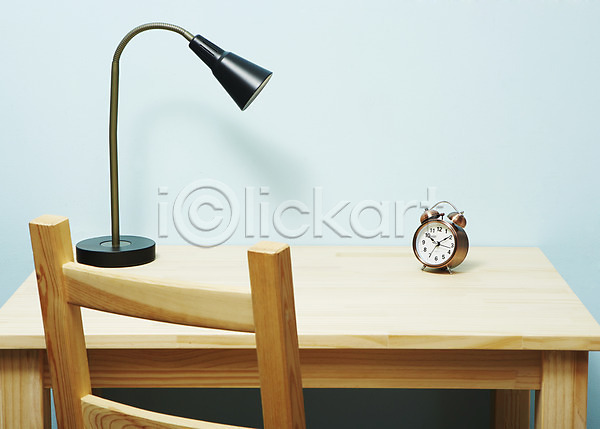 사람없음 JPG 포토 교육 백그라운드 스탠드 스튜디오촬영 시계 실내 오브젝트 의자 자명종 전등 조명 책상 탁상시계 탁자
