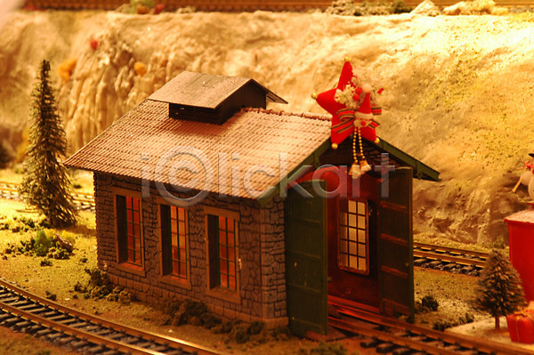 사람없음 JPG 포토 건축 기념일 기차 기찻길 길 마을 모형 산 시설물 장난감 조명 주택 크리스마스 현대건축