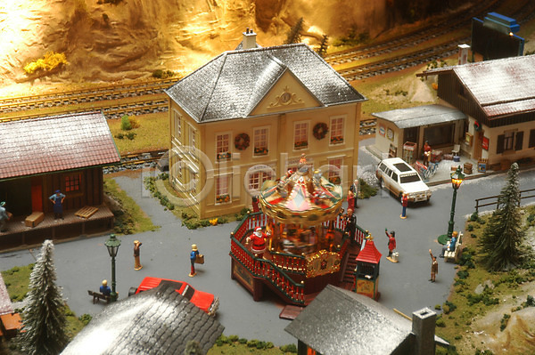 사람없음 JPG 포토 건축 광장 기념일 기찻길 마을 모형 미니어처 산 시설물 장난감 조명 주택 크리스마스