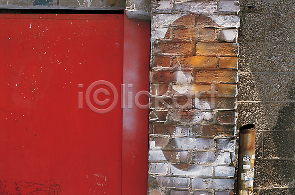 사람없음 JPG 포토 건물 건축 문 백그라운드 벽 벽돌 벽면 시설물 야외 주간