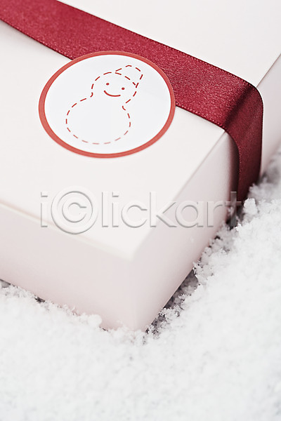 사람없음 JPG 포토 겨울 계절 눈(날씨) 눈사람 백그라운드 상자 선물 선물상자 스튜디오촬영 실내 오브젝트