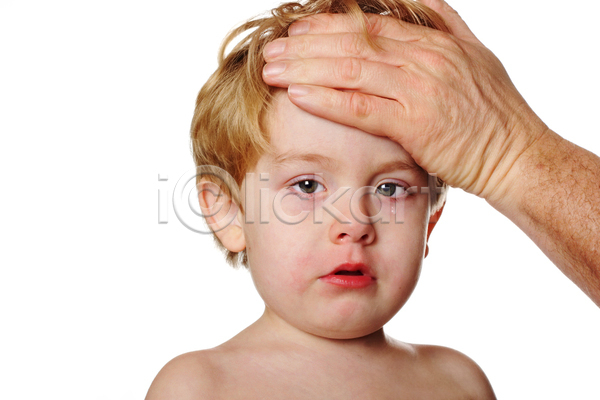 고통 청춘(젊음) 추위 남자 소년 아기 어린이 한명 JPG 포토 해외이미지 건강 걸음마 눈(신체부위) 눈물 바이러스 반응 빨간색 신체 얼굴 열 온도 육아 인플루엔자 질병 코 해외202004