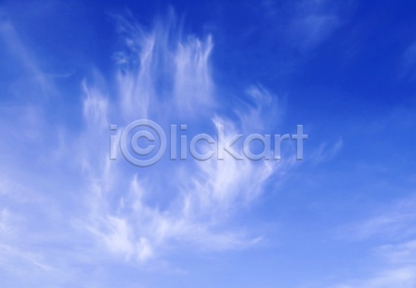격려 특별함 평화 사람없음 JPG 포토 해외이미지 구름(자연) 빛 솜털 여름(계절) 줄무늬 파란색 하늘 하늘색 해외202004 햇빛 흰색