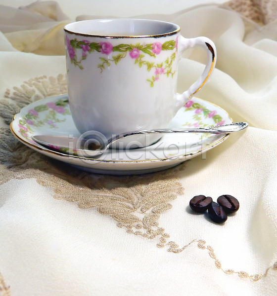 뜨거움 사람없음 JPG 포토 해외이미지 검은색 꽃무늬 단절 백그라운드 아로마 아침식사 에스프레소 음료 카페 카페인 커피 컵 콩 해외202004 황금