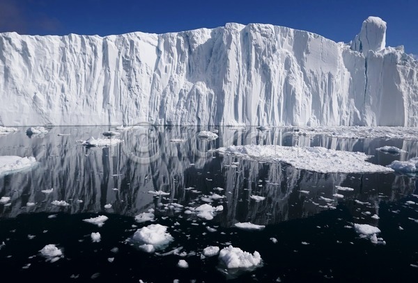 추위 사람없음 JPG 포토 해외이미지 물 바다 반사 북극 빙산 빙하 얼음 자연 파란색 해외202004 환경 흰색