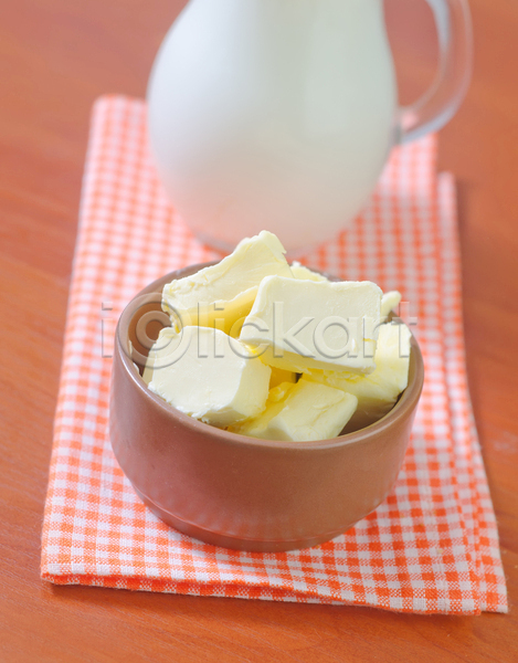 사람없음 JPG 포토 해외이미지 그릇 나무배경 담기 버터 식탁보 실내 우유 체크무늬 해외202004