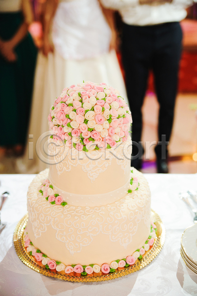 화려 사람없음 JPG 포토 해외이미지 결혼 꽃 분홍색 설정 자연 장미 장식 케이크 탁자 해외202004 흰색