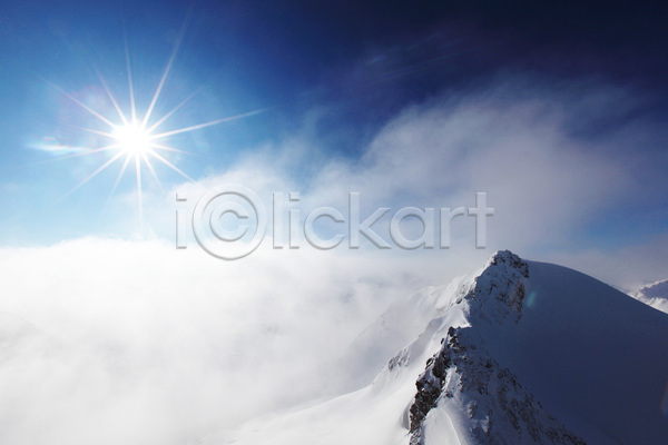 사람없음 JPG 포토 해외이미지 겨울 겨울풍경 구름(자연) 설산 야외 주간 하늘 해외202004 햇빛