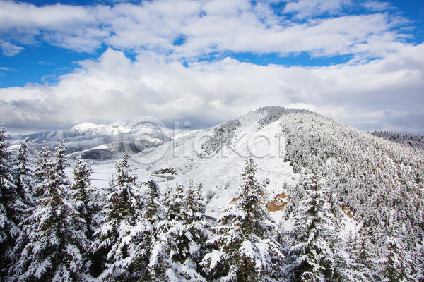 사람없음 JPG 포토 해외이미지 겨울 겨울풍경 구름(자연) 산 설산 야외 자연 주간 중국 하늘 해외202004