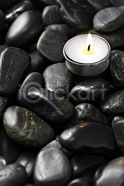 사람없음 JPG 근접촬영 아웃포커스 포토 검은색 광석 돌(바위) 백그라운드 빛 스튜디오촬영 실내 쌓기 조약돌 초 촛불 컨셉